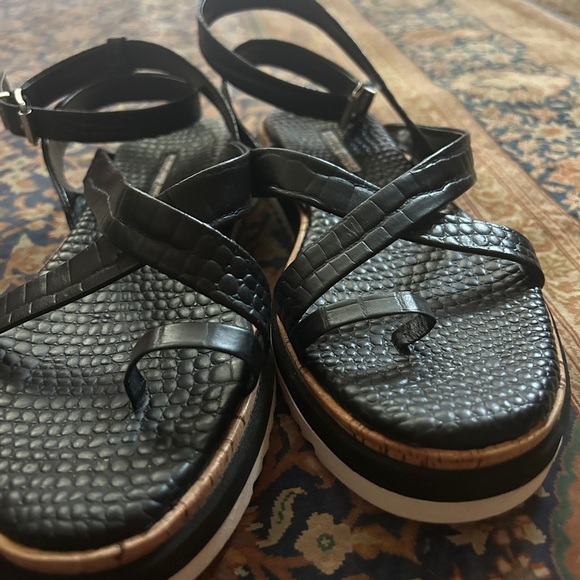 Like new Charles David Women’s Black strap sandal and  cork detail Size 9.5/10 - Picture 7 of 10